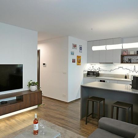 Modern Apartment Near The City Centre Urban Братислава Екстериор снимка