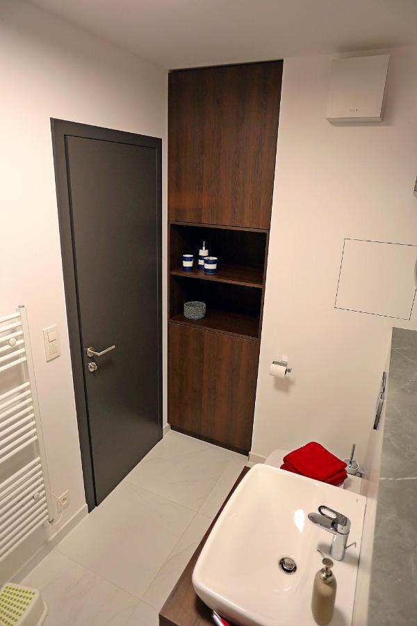 Modern Apartment Near The City Centre Urban Братислава Екстериор снимка
