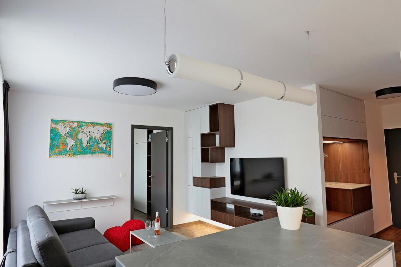 Modern Apartment Near The City Centre Urban Братислава Екстериор снимка